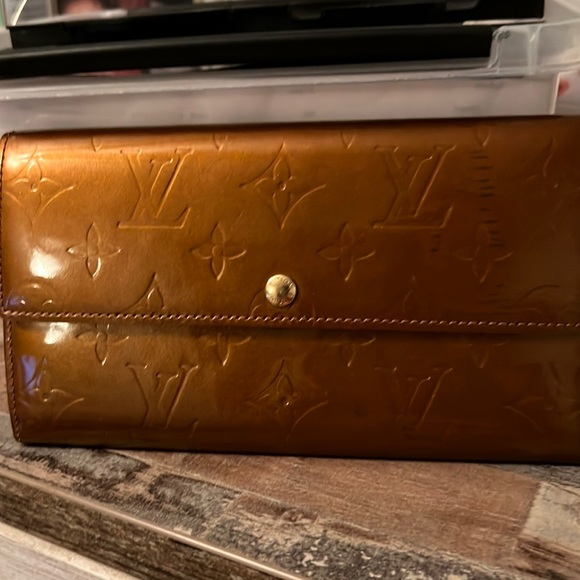Louis Vuitton Bronze Vernis Wallet - Picture 2 of 15